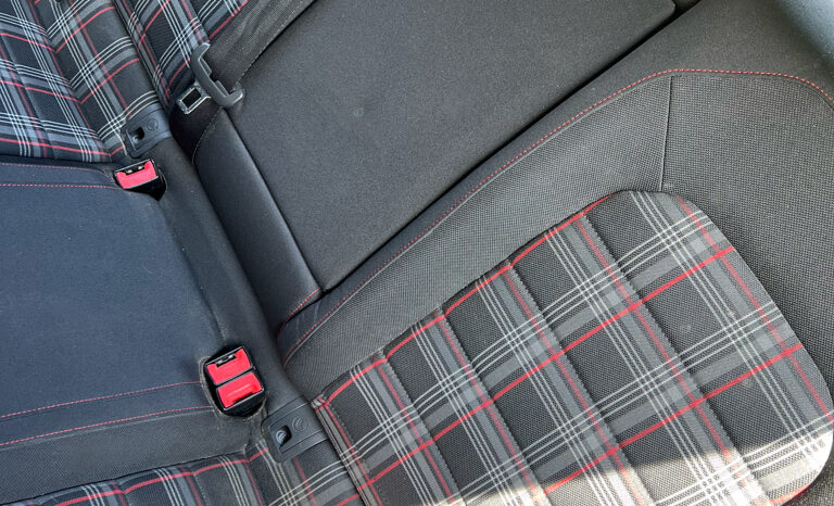 
								2015 Volkswagen Golf GTI S full									