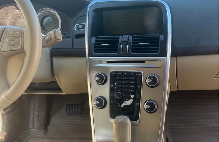 
								2012 Volvo XC60 full									