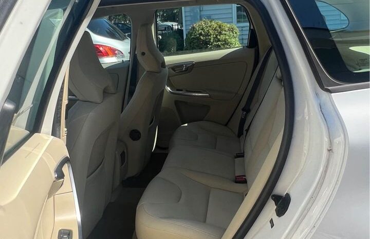 
								2012 Volvo XC60 full									